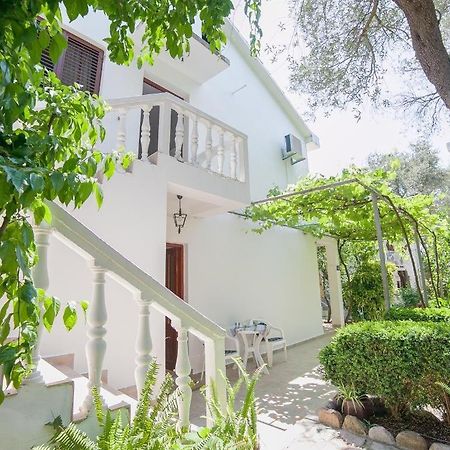 Rooms Garden Petrovac Bilik gambar