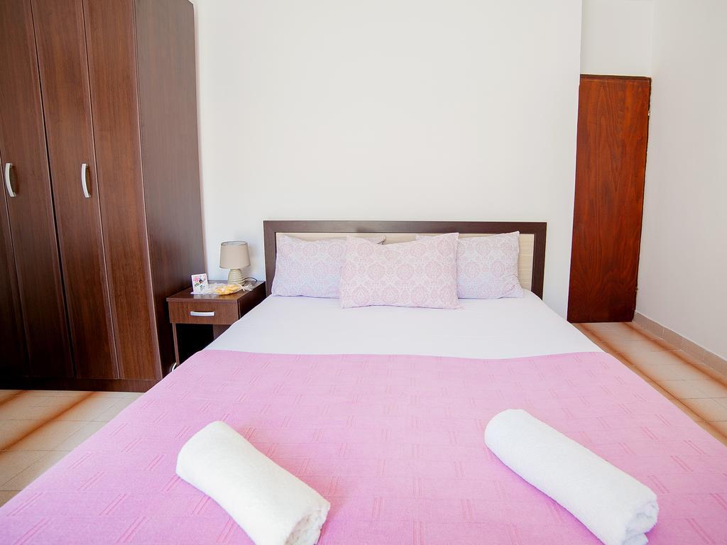 Rooms Garden Petrovac Bilik gambar