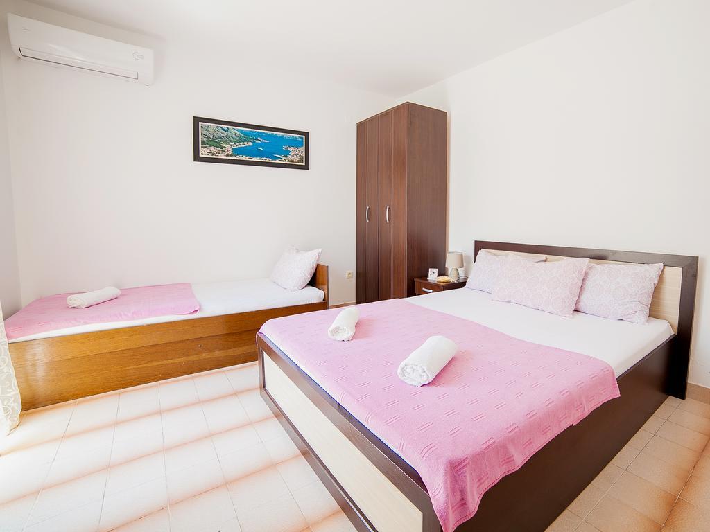 Rooms Garden Petrovac Bilik gambar
