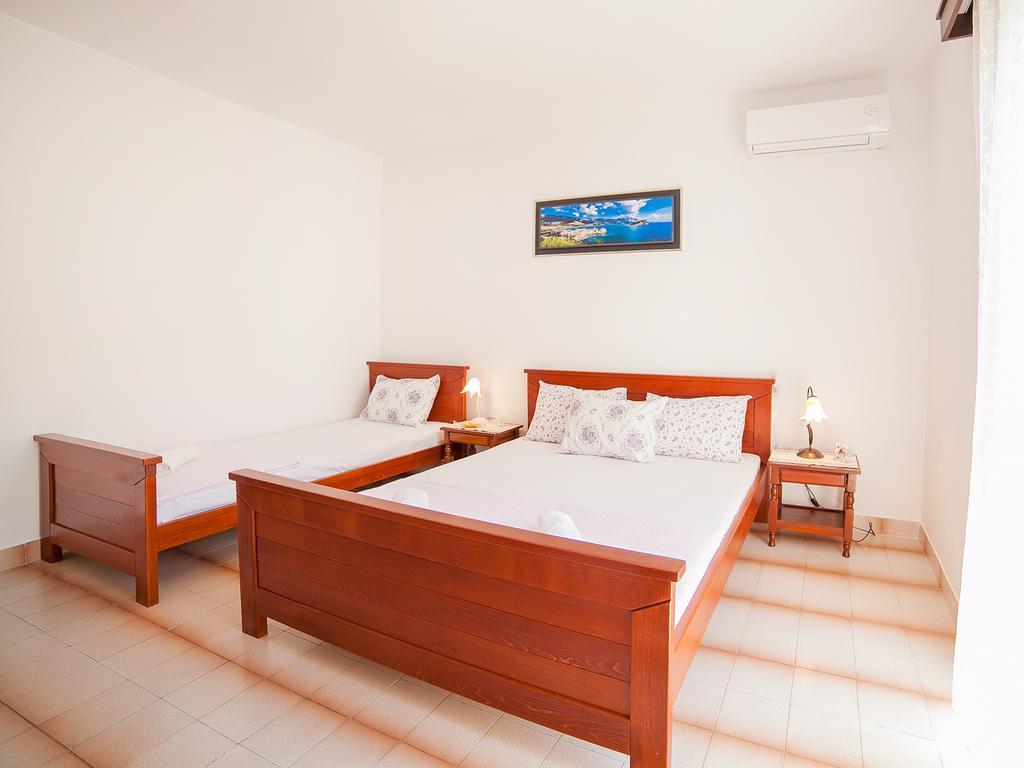 Rooms Garden Petrovac Bilik gambar