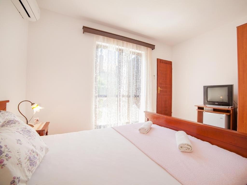 Rooms Garden Petrovac Bilik gambar