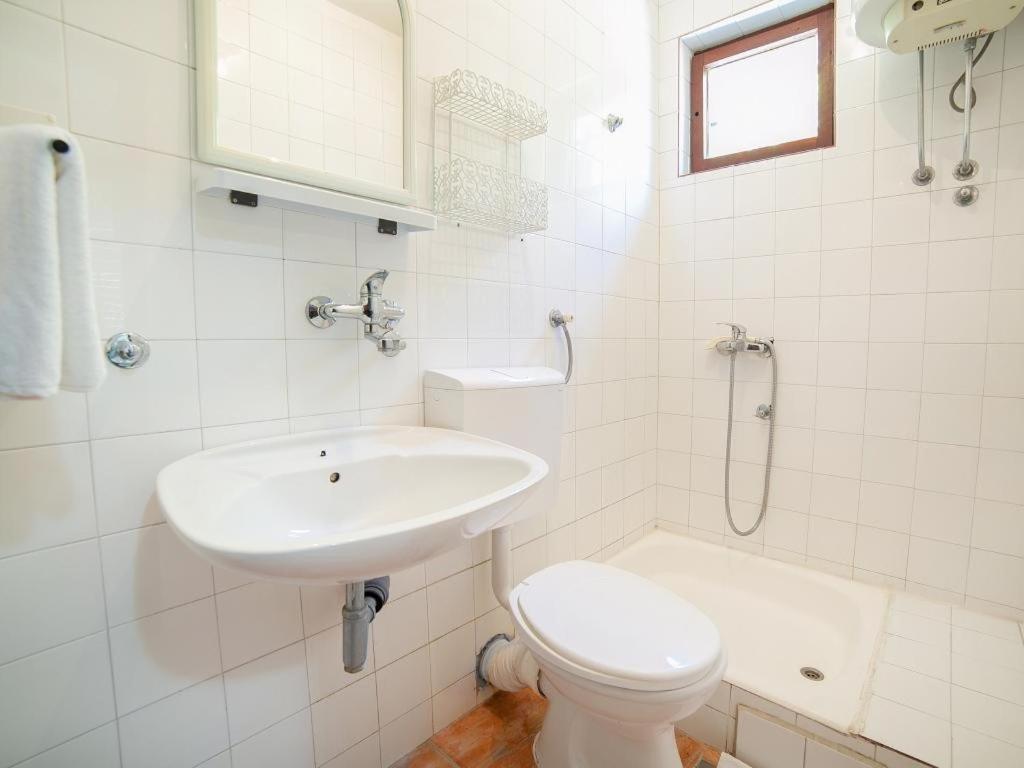 Rooms Garden Petrovac Bilik gambar