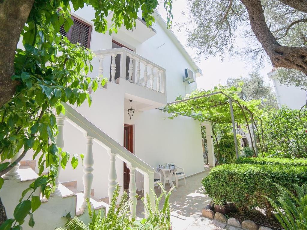 Rooms Garden Petrovac Bilik gambar