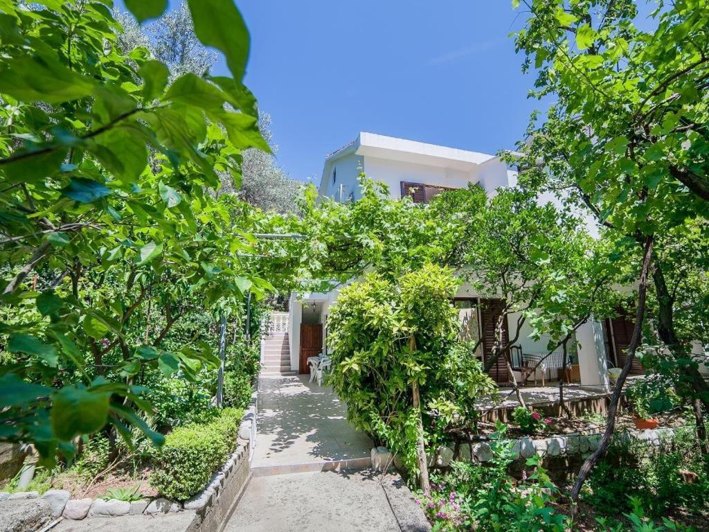 Rooms Garden Petrovac Bilik gambar