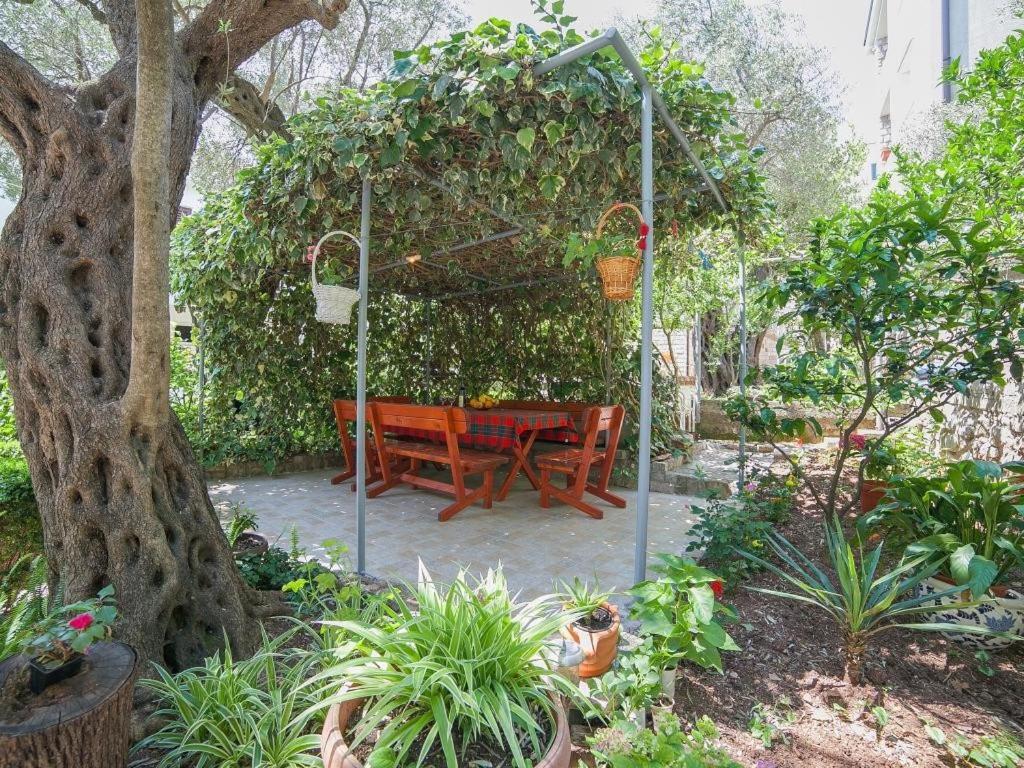 Rooms Garden Petrovac Bilik gambar