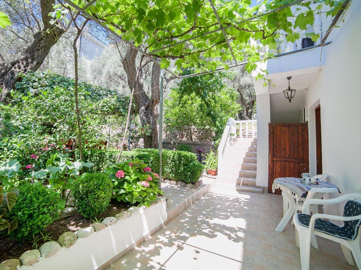 Rooms Garden Petrovac Bilik gambar
